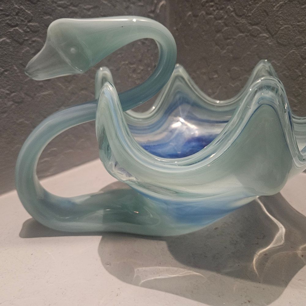 Sooner Ozark Art Glass Blue Swan 12" X 8" X 9"